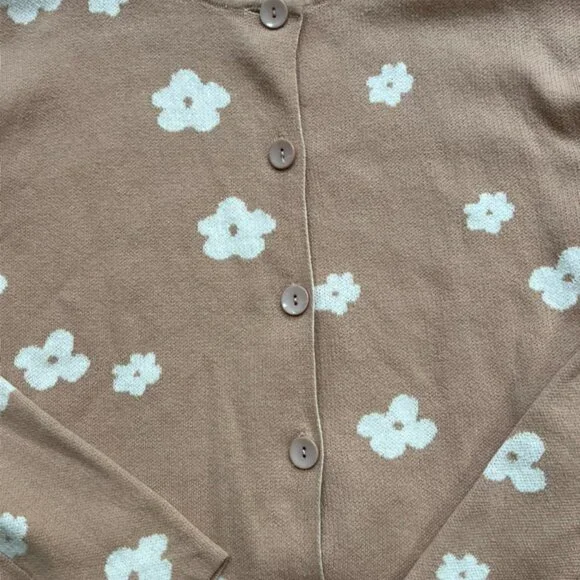 Le Lis Beige with white flowers Long Sleeve Button Down Cardigan sweater Size M - Picture 3 of 8
